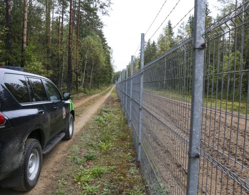 Ministras apie situaciją prie sienos su Baltarusija: jei karių gyvybei grėstų pavojus – jie naudotų ginklą