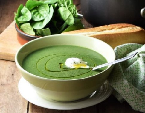 Vėsioms rudens dienoms – trinta špinatų sriuba (video)