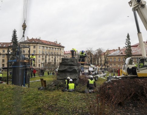 Sostinėje nebeliko diskusijas kėlusio P. Cvirkos paminklo; vicemeras: elgiamės ir teisingai, ir teisėtai