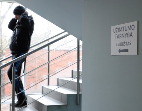 Užimtumo tarnyba: darbuotojų nerandančios įmonės gręžiasi į vyresnius žmones Užimtumo tarnyba: darbuotojų nerandančios įmonės gręžiasi į vyresnius žmones