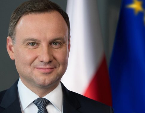 Lenkijos prezidentas vetavo prieštaringai vertinamą žiniasklaidos įstatymą Lenkijos prezidentas vetavo prieštaringai vertinamą žiniasklaidos įstatymą