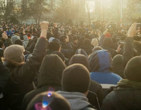 Kazachstaną krečia neramumai: gyventojai masiškai protestuoja dėl energijos kainų, atleistas ministrų kabinetas