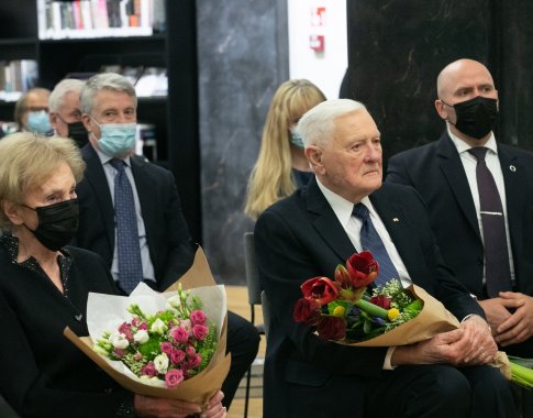Prezidentui V. Adamkui suteiktas Vilniaus miesto garbės piliečio vardas
