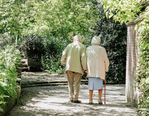 Patogi senatvė – ne visiems: pensinio amžiaus moterų skurdo rizika dvigubai didesnė nei vyrų