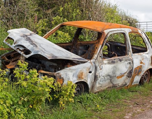 Kauno savivaldybė griežčiau šalins iš bendrojo naudojimo vietų „pamirštus“ automobilius Kauno savivaldybė griežčiau šalins iš bendrojo naudojimo vietų „pamirštus“ automobilius