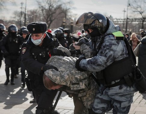 Cenzūra Rusijoje: sekmadienį sulaikyta daugiau nei 4 600 protestuotojų prieš karą Ukrainoje Cenzūra Rusijoje: sekmadienį sulaikyta daugiau nei 4 600 protestuotojų prieš karą Ukrainoje
