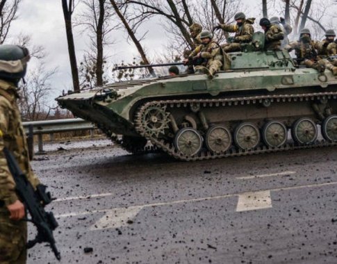 Pagal naują įstatymą Ukrainos civiliams leista šaudyti į priešo karius Pagal naują įstatymą Ukrainos civiliams leista šaudyti į priešo karius