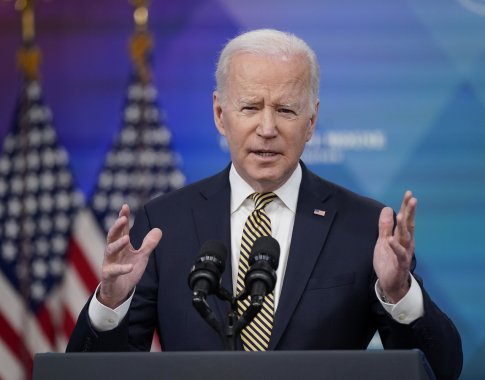 J. Bidenas: ginklams ir paramai Ukrainai bus skirta dar 800 mln. JAV dolerių J. Bidenas: ginklams ir paramai Ukrainai bus skirta dar 800 mln. JAV dolerių