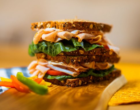 Tobuli ne tik pusryčiams: 3 pavasariškos sumuštinių idėjos
