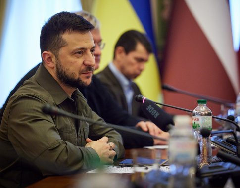 V. Zelenskis: nepaisant kelių Ukrainos kariuomenės pergalių, situacija išlieka įtempta