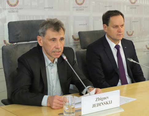 Skandalą sukėlęs Z. Jedinskis stabdo savo narystę LLRA-KŠS Skandalą sukėlęs Z. Jedinskis stabdo savo narystę LLRA-KŠS