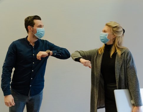 Europos Komisija: įžengėme į naują pandemijos etapą, pradėjome gyventi su COVID-19 Europos Komisija: įžengėme į naują pandemijos etapą, pradėjome gyventi su COVID-19
