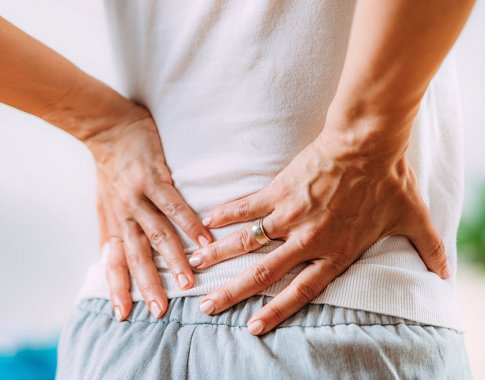Kineziterapeutė apie nugaros skausmą: „Gulėjimas gali tik dar labiau pakenkti“