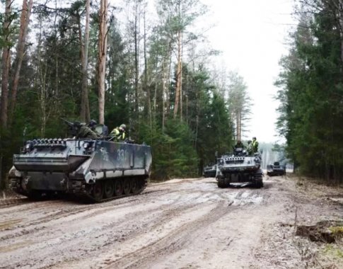 Lietuva Ukrainai perduos šarvuočių, sunkvežimių ir visureigių