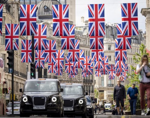 Kas laukia Britanijos monarchijos po Elžbietos II - saulėlydis ar nauja aušra?