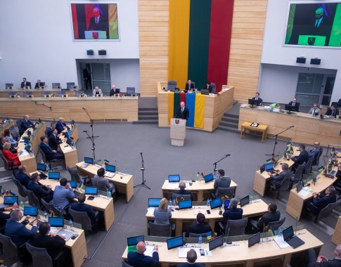 Dar nematytas ginčas Seime: opozicija apleido plenarinių posėdžių salę
