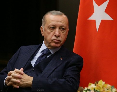 Ukrainai „Bayraktar“ siunčianti Turkija svarsto priimti Europoje sankcionuojamą Rusijos verslą