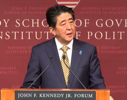 Sh. Abe - konservatorius, tapęs ilgiausiai valdžiusiu Japonijos premjeru