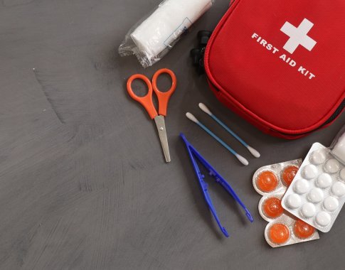 Vairuotojams liko vos keli mėnesiai apsirūpinti pirmosios pagalbos vaistinėlėmis Vairuotojams liko vos keli mėnesiai apsirūpinti pirmosios pagalbos vaistinėlėmis