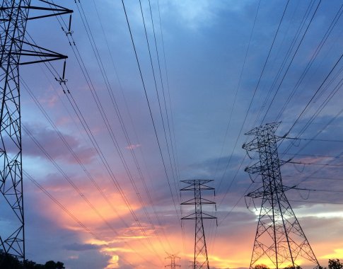 Ekonomistas perspėja: visiems nepriklausomiems elektros tiekėjams gali iškilti problemų Ekonomistas perspėja: visiems nepriklausomiems elektros tiekėjams gali iškilti problemų