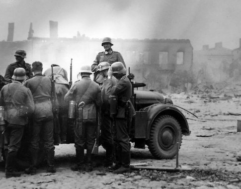 Lenkija kels ieškinį Vokietijai dėl Antrojo pasaulinio karo metu padarytos trilijoninės žalos