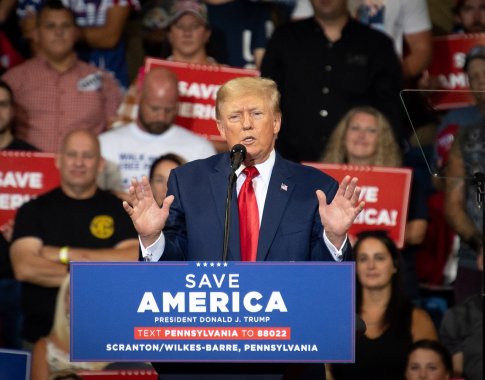 Per kratą D. Trumpo viloje rasta slaptų dokumentų apie kitos šalies branduolinius ginklus Per kratą D. Trumpo viloje rasta slaptų dokumentų apie kitos šalies branduolinius ginklus