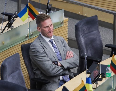 Seimo socialdemokratas: valdžia taupys iš valdininkų kišenės Seimo socialdemokratas: valdžia taupys iš valdininkų kišenės
