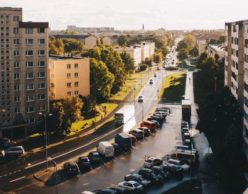 Įstatymo pataisa padės gyventojams daugiabučių kiemuose įsirengti automobilių stovėjimo aikšteles