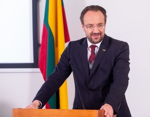 Lietuvos banko ekonomikos augimo prognozė kitiems metams sumažinta nuo 3,4 iki 0,9 proc. Lietuvos banko ekonomikos augimo prognozė kitiems metams sumažinta nuo 3,4 iki 0,9 proc.