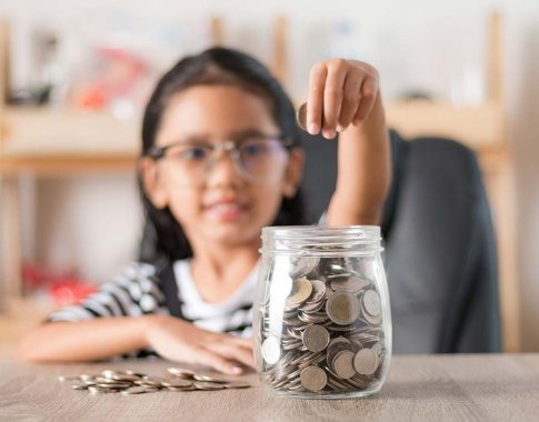 Kiek kišenpinigių duoti vaikams ir kaip jiems padėti suprasti pinigų vertę?