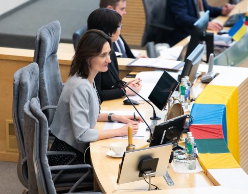 Seimo pirmininkė suabejojo Prezidentūros siūlymu dėl „šeimos kortelės“: biudžete jau yra numatyta tikrai daug priemonių Seimo pirmininkė suabejojo Prezidentūros siūlymu dėl „šeimos kortelės“: biudžete jau yra numatyta tikrai daug priemonių