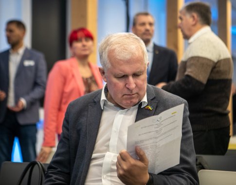 A. Anušausko kivirčai su partiečiais sulaukė ekspertų kritikos: jei nepripažins klaidos, galėsime kalbėti apie krizę Vyriausybėje A. Anušausko kivirčai su partiečiais sulaukė ekspertų kritikos: jei nepripažins klaidos, galėsime kalbėti apie krizę Vyriausybėje