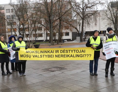 Dėstytojai nepatenkinti atlyginimo skaičiavimo metodika, kalba apie masinius protestus: ministerija pokyčių imtis kol kas neketina