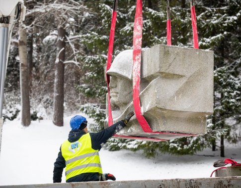 Pašalinus sovietinius reliktus – R. Šimašiaus džiaugsmas: „Dabar jau švaru“