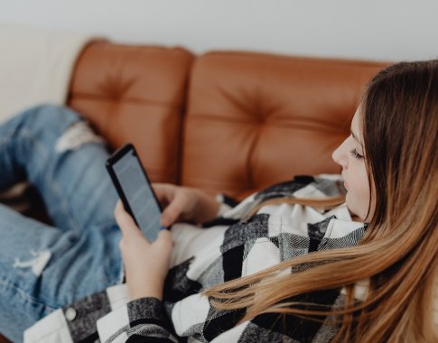 Ilgiems žiemos vakarams su knyga: kokios programėlės leis skaityti pigiau ir patogiau? Ilgiems žiemos vakarams su knyga: kokios programėlės leis skaityti pigiau ir patogiau?