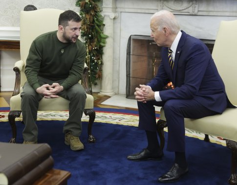 J. Bidenas V. Zelenskiui: jūs niekada nebūsite vieni J. Bidenas V. Zelenskiui: jūs niekada nebūsite vieni