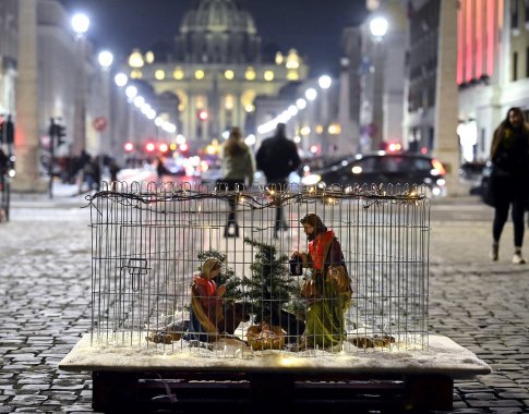 Tokio kalėdinio siurprizo nesitikėjo: Romos gyventoja židinyje sudegino 20 tūkst. eurų vertės obligacijas