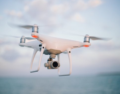 Leidimai skraidinti dronus bus suteikiami „vieno langelio“ principu