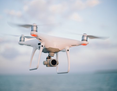 Leidimai skraidinti dronus bus suteikiami „vieno langelio“ principu Leidimai skraidinti dronus bus suteikiami „vieno langelio“ principu