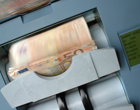 E. Gentvilas: jeigu bankas gauna viršpelnių, jis gali didinti palūkanas už indėlius ir mažinti jas už paskolas E. Gentvilas: jeigu bankas gauna viršpelnių, jis gali didinti palūkanas už indėlius ir mažinti jas už paskolas