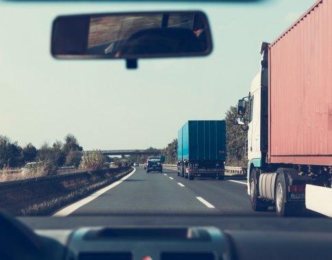 Nustojo galioti pusmetį trukusi lengvata vežėjams: įmonėms teks vėl mokėti muito mokesčius Nustojo galioti pusmetį trukusi lengvata vežėjams: įmonėms teks vėl mokėti muito mokesčius