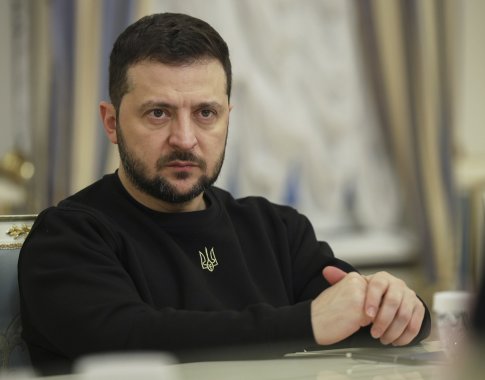 V. Zelenskis sukritikavo E. Macrono mėginimus ieškoti dialogo su Rusija: tai – laiko švaistymas V. Zelenskis sukritikavo E. Macrono mėginimus ieškoti dialogo su Rusija: tai – laiko švaistymas