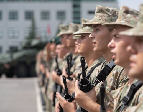 Šaukimo į privalomą karinę tarnybą pertvarką Seimui ketinama pateikti rudens sesijos metu