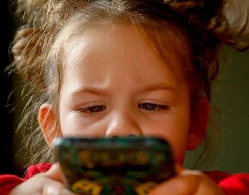 Kaip apsaugoti vaikus internete nesant šalia
