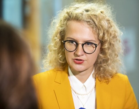 A. Armonaitė apie sunkiai kelią besiskinantį civilinės sąjungos klausimą Seime: tiesiog gėda A. Armonaitė apie sunkiai kelią besiskinantį civilinės sąjungos klausimą Seime: tiesiog gėda