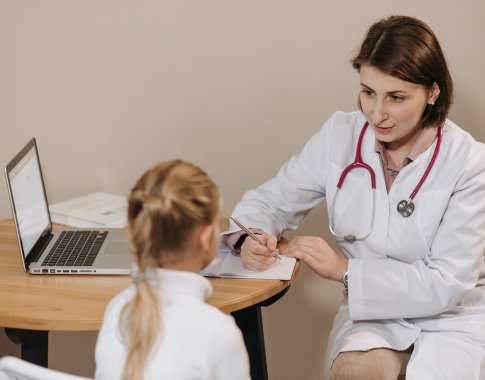 J. Šiugždinienė siūlo griežtinti pamokų lankymą: nustatysime pamokų skaičių, kuris galėtų būti pateisinamas tėvų rašteliais J. Šiugždinienė siūlo griežtinti pamokų lankymą: nustatysime pamokų skaičių, kuris galėtų būti pateisinamas tėvų rašteliais
