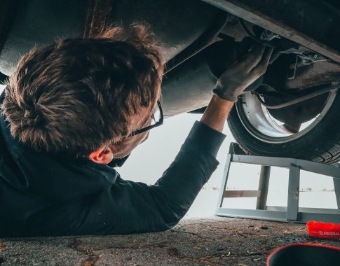 Kaip tinkamai paruošti automobilį šiltajam sezonui ir kiek tai kainuoja