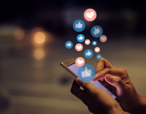 Paradoksas: socialinių tinklų populiarumui mušant rekordus, jaunimo pasitikėjimas jais tik krenta Paradoksas: socialinių tinklų populiarumui mušant rekordus, jaunimo pasitikėjimas jais tik krenta