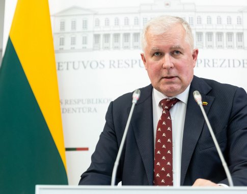 A. Anušauskas apie raginimą institucijoms nebenaudoti Ukrainos simbolikos: tai tikrai nėra heraldikos komisijos reikalas