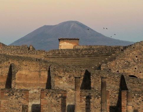 Vezuvijaus sunaikintoje Pompėjoje rasti trijų žmonių skeletai